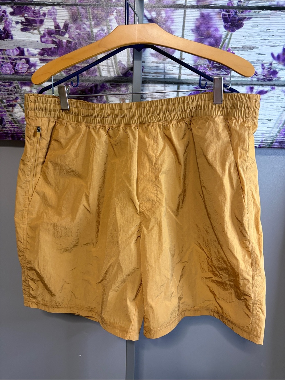 Men's VRST Lightweight Gold Unlined  Elastic Waist Shorts  NWT Size XL Inseam 7”